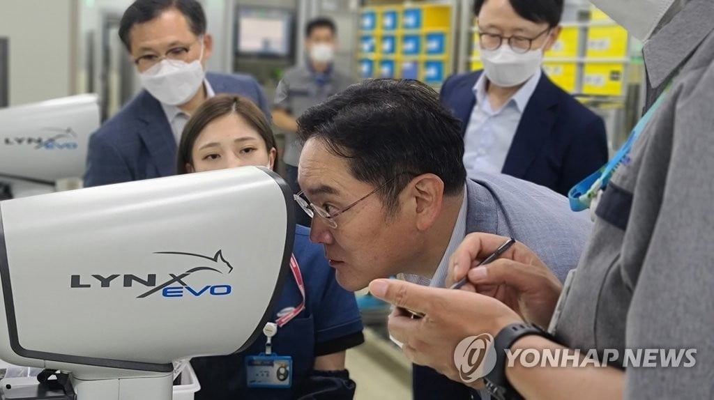 이재용 부회장, 전장용 MLCC 생산 현장 점검 (사진=연합뉴스)