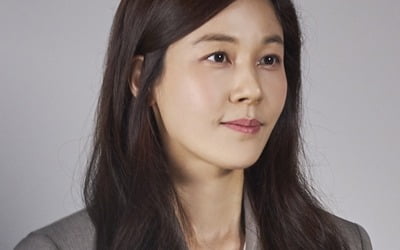 '18 어게인' 김하늘, 40대 맞아?…아나운서 지망생 役 '찰떡 소화'