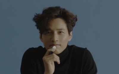원빈, 여전한 방부제 미모…온라인 팬사인회로 근황 공개
