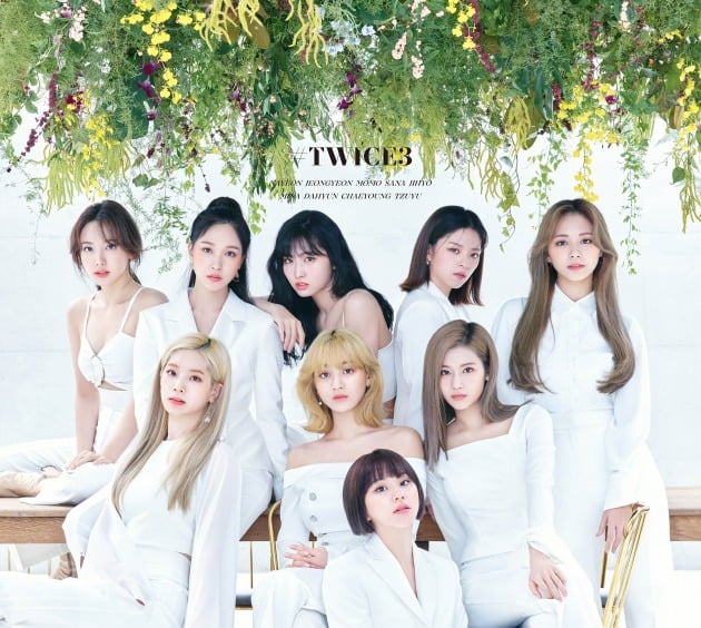 트와이스 일본 베스트 앨범 '#TWICE3'  / 사진제공=JYP엔터테인먼트