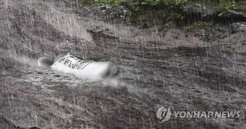 제주 118㎜ 폭우로 불어난 급류에 70대 관광객 숨져