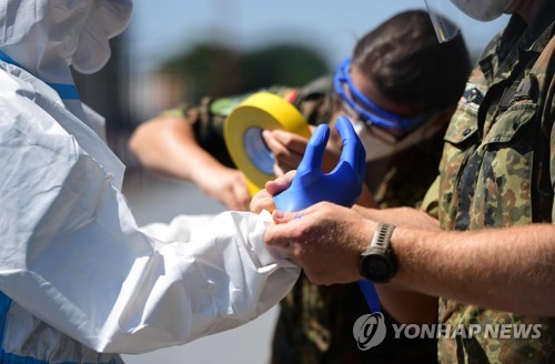 [특파원 시선] 유럽 방역모범국서 감염 내몰린 이주노동자