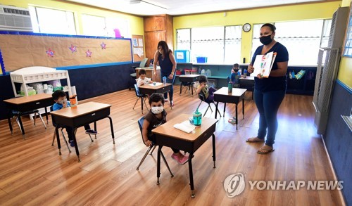 "아프면 아이들 못 가르친다"…미 교사 노조, 대면수업 거부