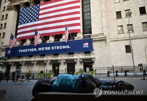 뉴욕증시, 실업자 증가에 기술주 약세로 하락…다우존스 1.3%↓