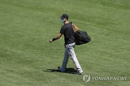 MLB 버스터 포지도 시즌 불참…"쌍둥이 건강 걱정"