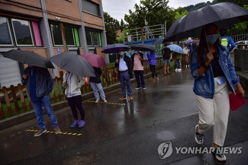 '확진자 투표하지마'…스페인 바스크·갈리시아, 지방선거 실시