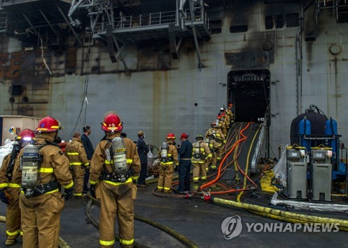 소방 장비 돌려쓰다…군함 화재진압 미 해군 코로나19 감염