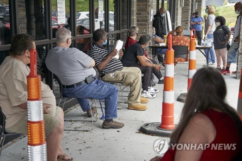 미 지난주 신규실업수당 130만건…코로나 재확산에 감소세 주춤(종합)