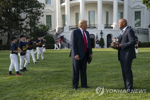 트럼프 "바쁘지만 메이저리그 개막전 시청"…북한 불쑥 거론
