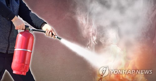 '소화기는 화재 초기 소방차 1대 역할'…아파트경비원이 증명
