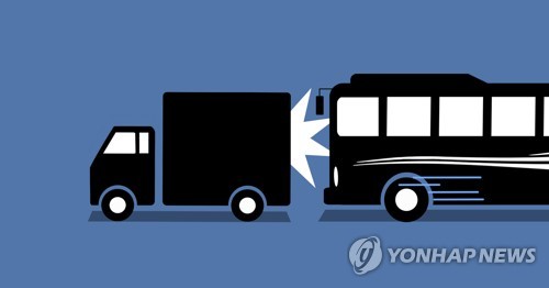 남양주서 시내버스가 덤프트럭 추돌…승객 14명 경상