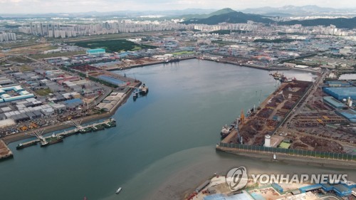 인천항 첫 코로나19 선원 확진자 발생에 방역 비상