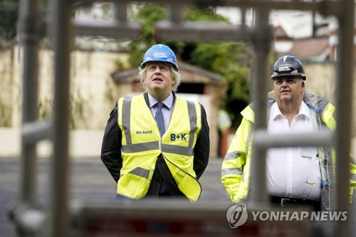 영국 정부의 코로나19 경제 처방전 "짓고, 짓고, 또 짓는다"