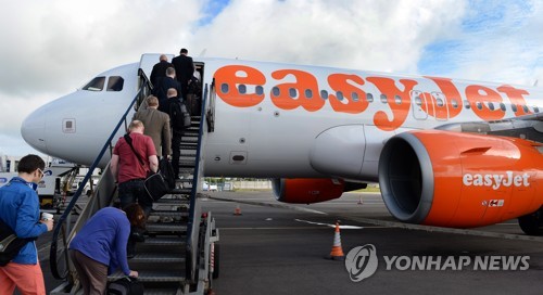 영국 이지젯 "거점공항 3곳 철수·직원 30% 감원"…노조 반발