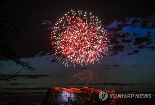 코로나 급증 아랑곳않고…트럼프 연이틀 대대적 독립기념 행사