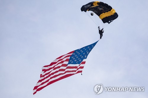 코로나 급증 아랑곳않고…트럼프 연이틀 대대적 독립기념 행사(종합)