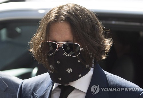 '누가 때렸을까'…조니뎁·앰버허드 런던서 진실공방 2라운드