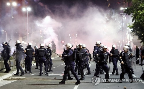 코로나19 재확산 심각한 세르비아 주말 통금 재도입