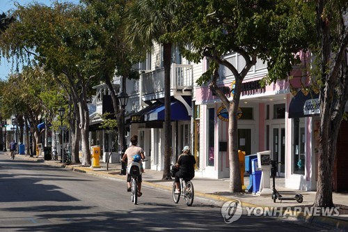 미 '선벨트' 코로나19 사망자 폭증…시신 보관 냉동트럭 또 등장