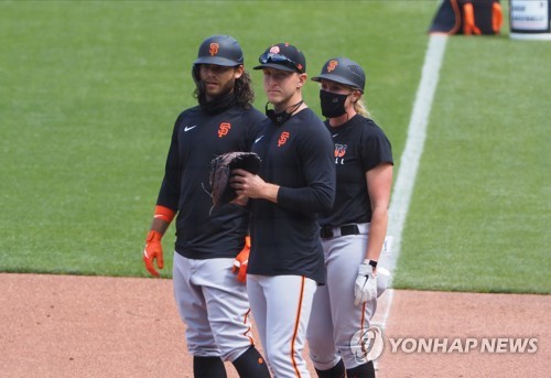 소프트볼 선수 출신 내킨, MLB 경기에 출전한 첫 여자 코치