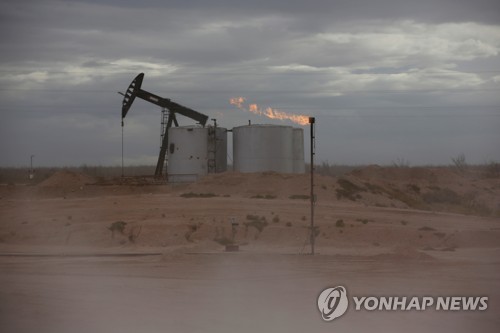 국제유가, 코로나 확산 따른 셧다운 우려에 하락…WTI 0.4%↓