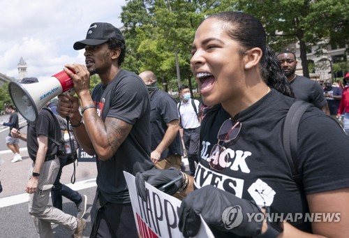 NBA 스타 어빙, 시즌 불참하는 WNBA 선수들 위해 18억원 기부