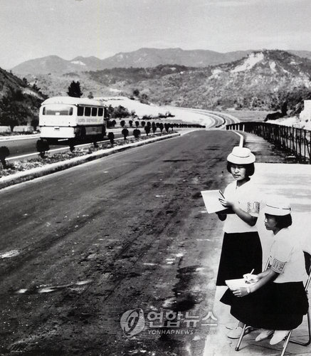 [순간포착] 반백살 경부고속도로, 한산했던 50년 전 풍경