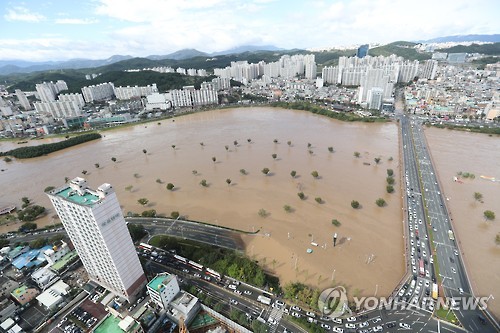 해안도시 폭우 때 만조 시기 알리는 재난문자 필요