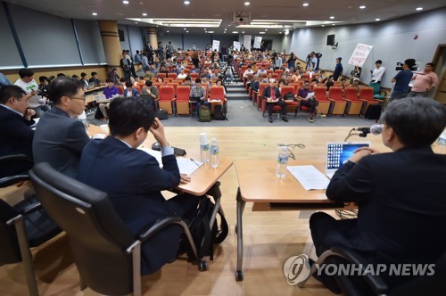 "제주공항 확장 수용 충분" vs "제2공항이 안전문제 해결"