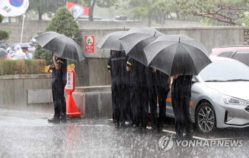 제헌절 낮 최고 32도…오후부터 천둥·번개 동반 소나기