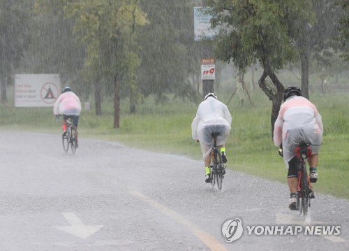 전북 흐리고 내륙에 소나기…낮 28∼31도