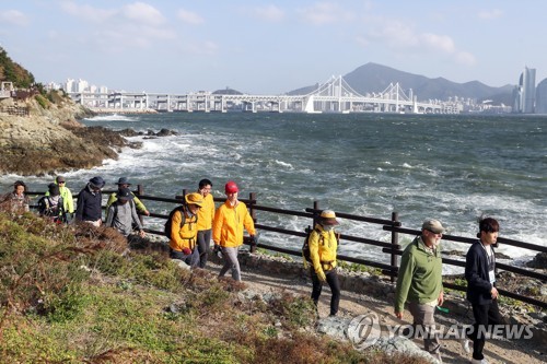 짠내투어, 초량 168계단 등 부산 관광지 워킹투어