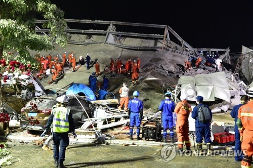 중국 코로나19 격리 호텔 붕괴 참사에 관리 49명 무더기 처벌