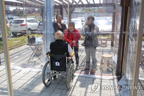 "아들딸 오기만 기다릴 텐데"…애간장 타는 요양병원 이산가족