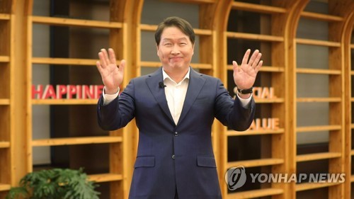 직원들 공부시키려 회장님이 B급개그…최태원의 포럼경영