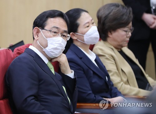 주호영 찾은 安측근 권은희…"여러가지 논의중"