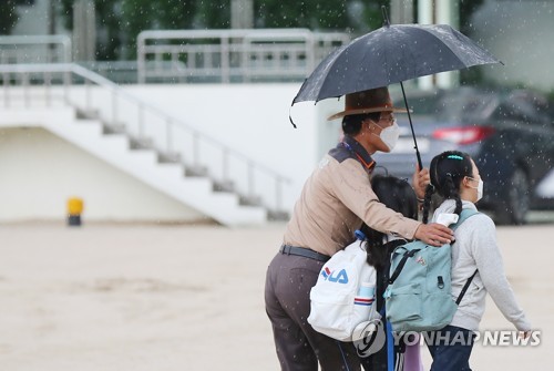 [내일날씨] 전국 흐리고 서울 등 일부 새벽 비…오후 소나기도