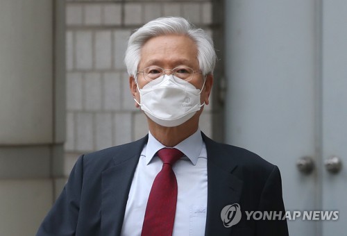 문 대통령 측 "고영주 '공산주의' 발언, 명백한 명예훼손"