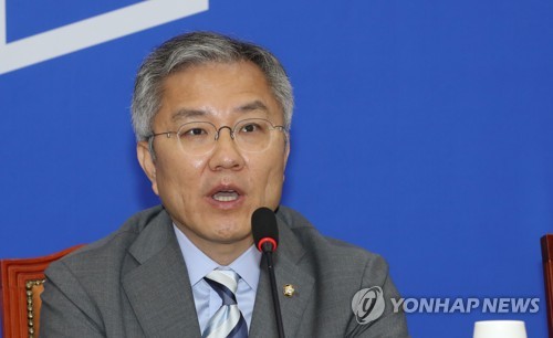 최강욱 "SNS 뜬 글 복사한 것"…진중권 "제2국정농단"(종합)