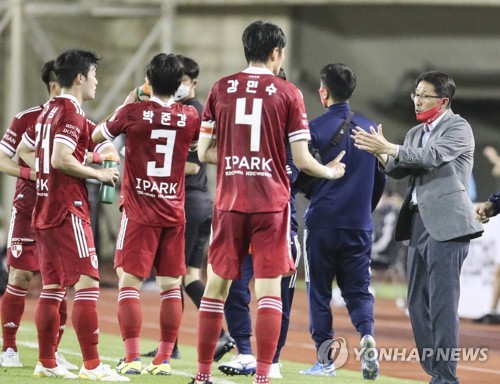 '묘한 인연' 황새 vs 독수리, FA컵 16강 격돌…15일 황선홍 더비