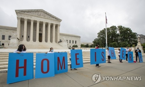 트럼프, 불법체류 청소년 시민권 시사…백악관 "사면아냐" 해명