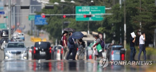 [날씨] 9일 서울 한낮 33도 무더위…제주부터 오후에 비