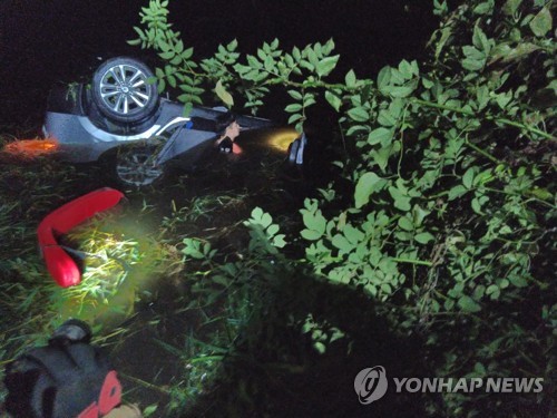 4명 숨진 군산 은파호수공원 차량 추락사고 원인 조사 '난항'