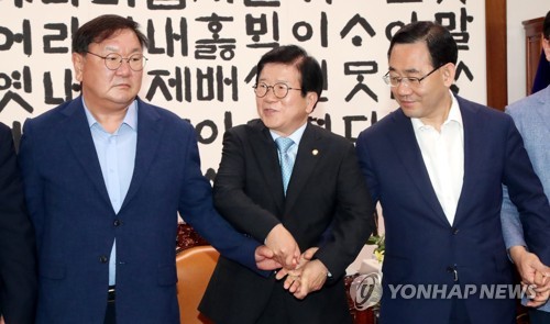 국회 개원 한달만에 정상화 수순…공수처 등 가시밭길 예고