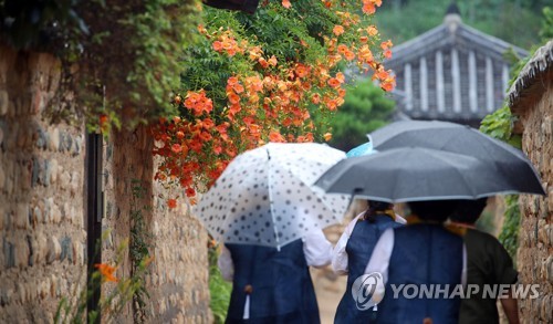 [내일날씨] 서울 낮 최고 31도…오후부터 전국 곳곳 비 소식