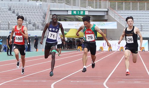 '단거리 유망주' 비웨사, 개인 최고 10초69로 100ｍ 남고부 우승