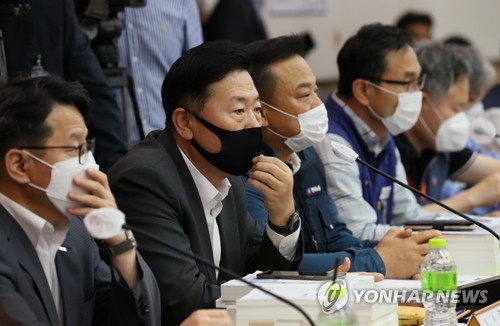 내년 최저임금 논의시작…"동결-인하" vs "IMF때도 2%후반 인상"