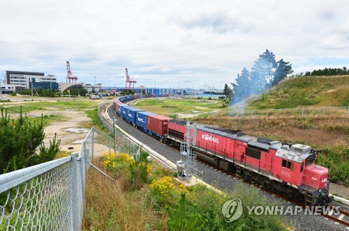 포항 영일만항서 화물열차 첫 상업운행