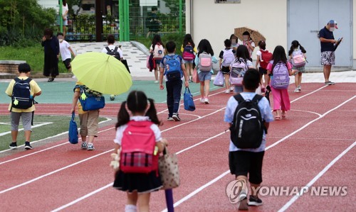 대전 학교 내 코로나 감염의심 반달 넘어…감염경로 여전히 깜깜