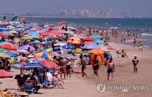 유럽에 휴가발 코로나 2차 폭풍…독일·영국 검사격리 의무화